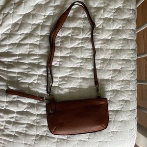 Cross body wristlet clutch removable straps.